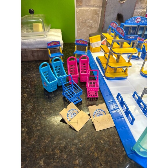 Mini Brands 5 Surprise Mini Mart READ DESCRIPTION - Picture 2 of 8